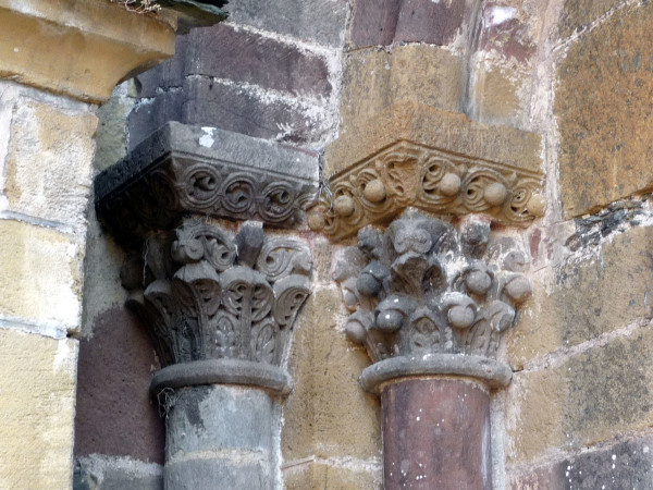 CO05_conques portail sud chapiteau à boules