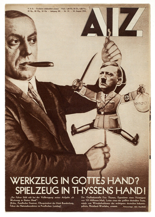 John Heartfield, AIZ, August 10, 1933 L'outil dans les mains de Dieu Le jouet dans celles de Thyssen