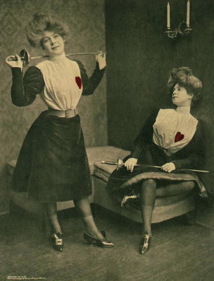 1902 Anna Held's girls B
