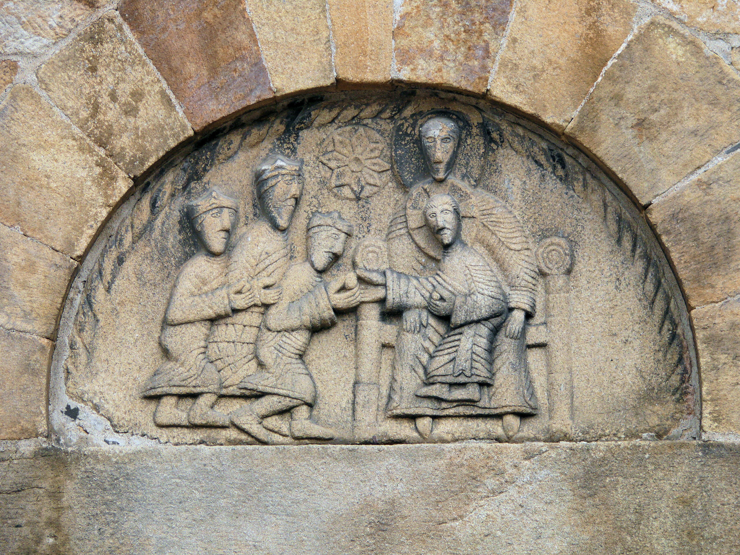 1060-80 Rozier-Côtes-d’Aurec, eglise Saint-Blaise, portail occidental, tympan, Adoration des Mages