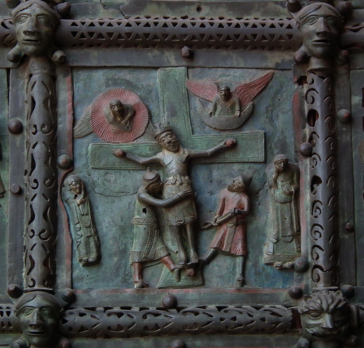 Verona,_Basilica_di_San_Zeno,_bronze_door_Primo maestro 1118-50 Crucifixion