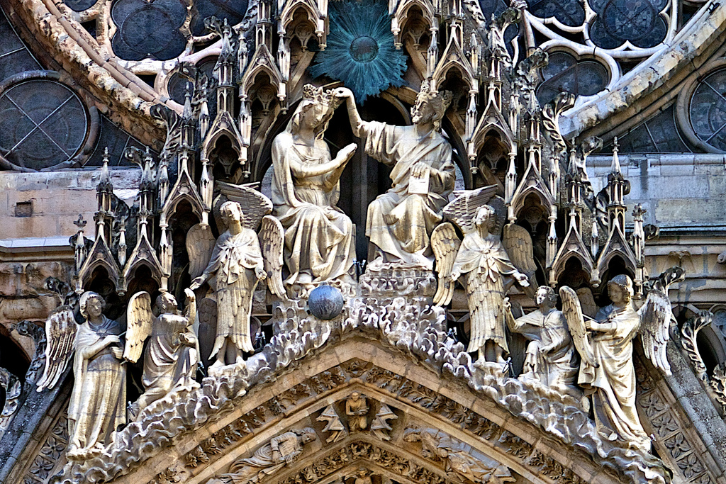 Couronnement Vierge Gable portail central facade occi 1260 ca Cathedrale_de_Reims
