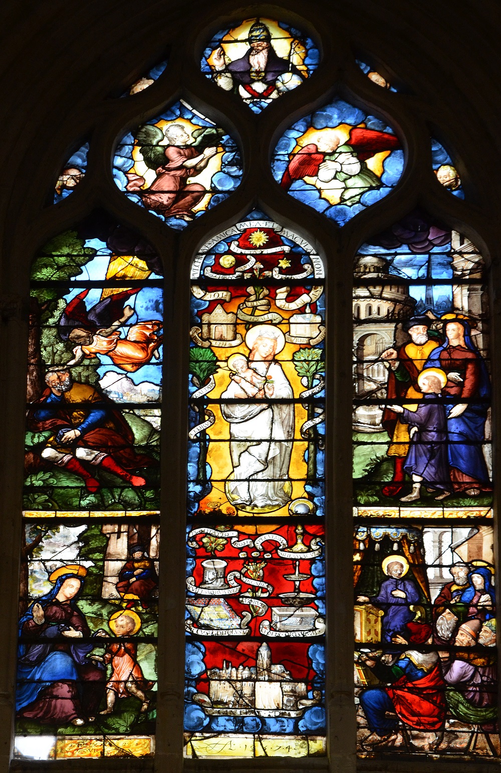Eglise_de_Montfort_l'Amaury 1574 Vitrail-litanies-de-la-Vierge