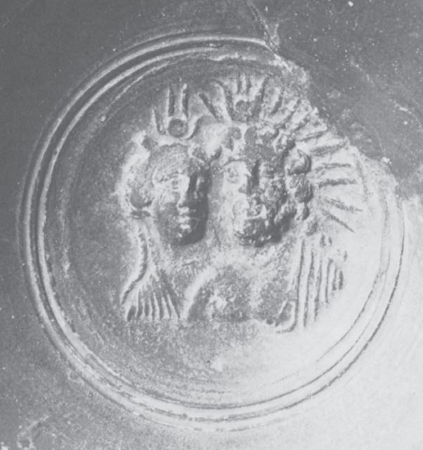 Isis Serapis Lampe Face medaillon Coupe hellenistique cat 189 fig 43