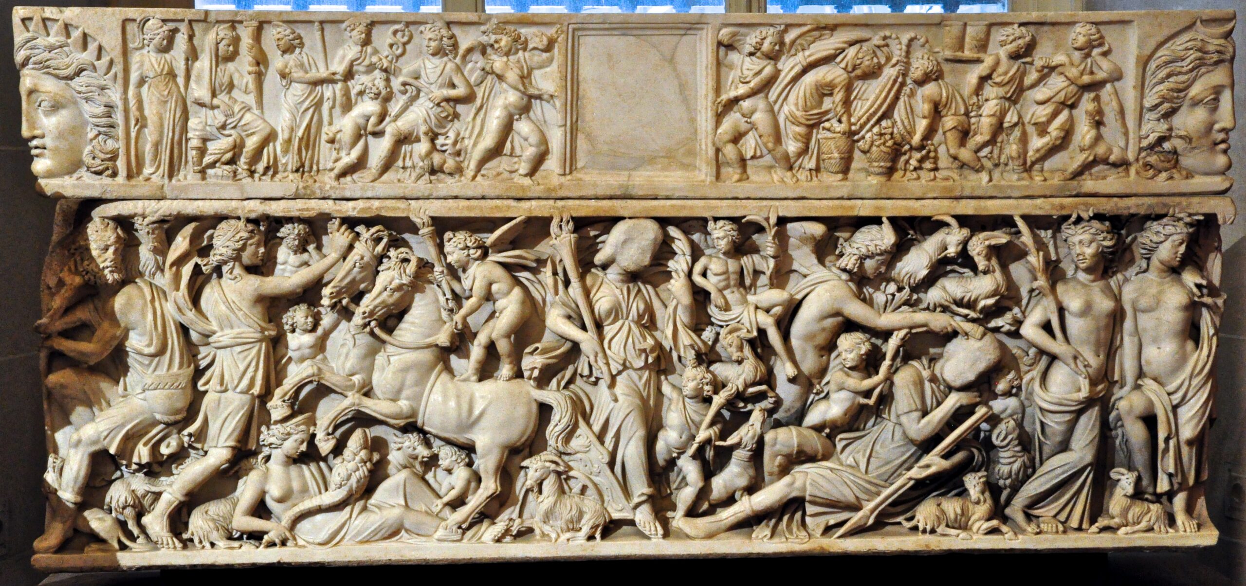Louvre_Selene-and-Endymion_sarcophagus 280-90 ap JC ca