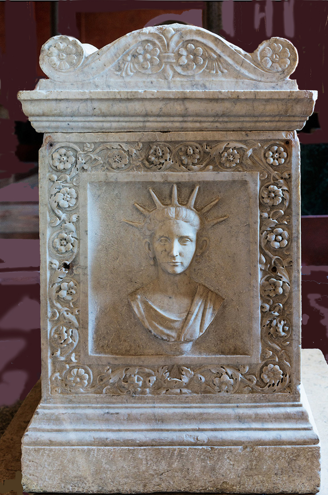 roman-funerary-altar-for-julia-victorina-end-c1-ad-louvre sun