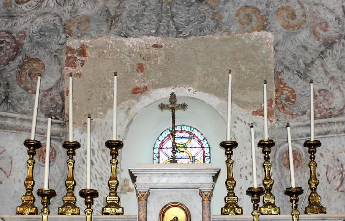 décor peint St Pierre De Rovon retable (c) photo Frederic Merit