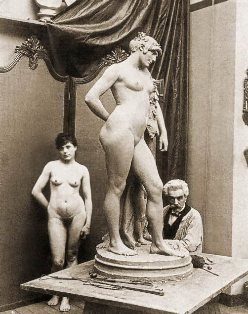 Louis Bonnard, Jean-Leon Gerome dans son atelier avec son modele Emma Dupont et la statue Omphale de dos 1887 coll privee C