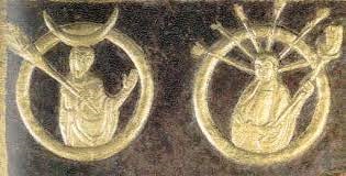orfevrerie Crocefisso di Ariberto. 1037. Commissionato per la perduta chiesa di San Dionigi. Museo del Duomo di Milano detail lune soleil