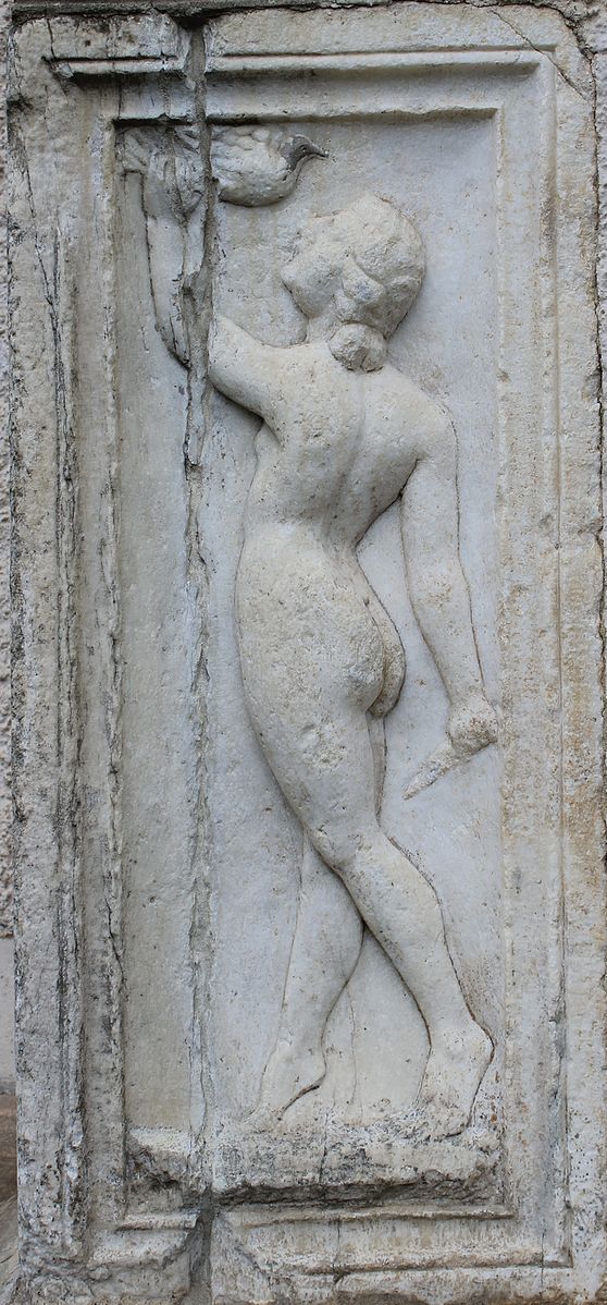 Menade dansante, pierre tombale romaine, eglise paroissiale, Althofen, Autriche