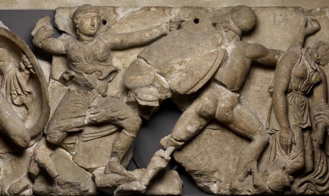 combats 420-400 av JC Combat entre Grec et Amazone Frise du temple of Apollo Epikourios at Bassai, British Museum