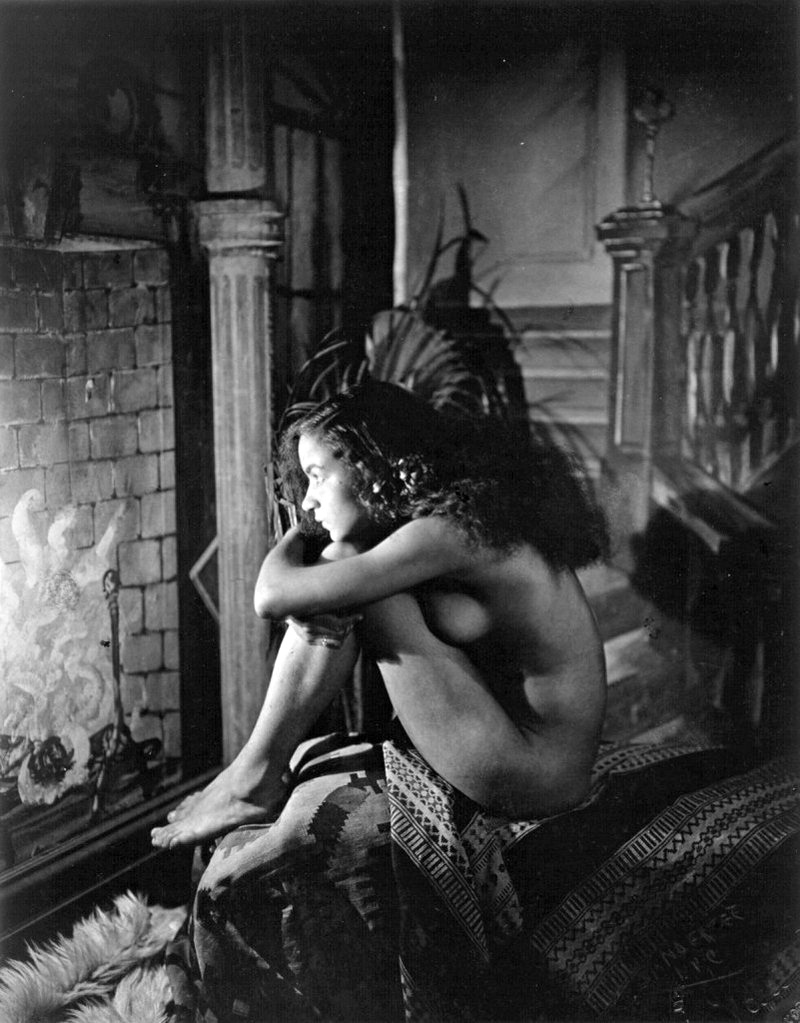 1923 James van der Zee Nude by Fireplace